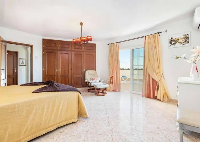 Casa Oliveira Villa *